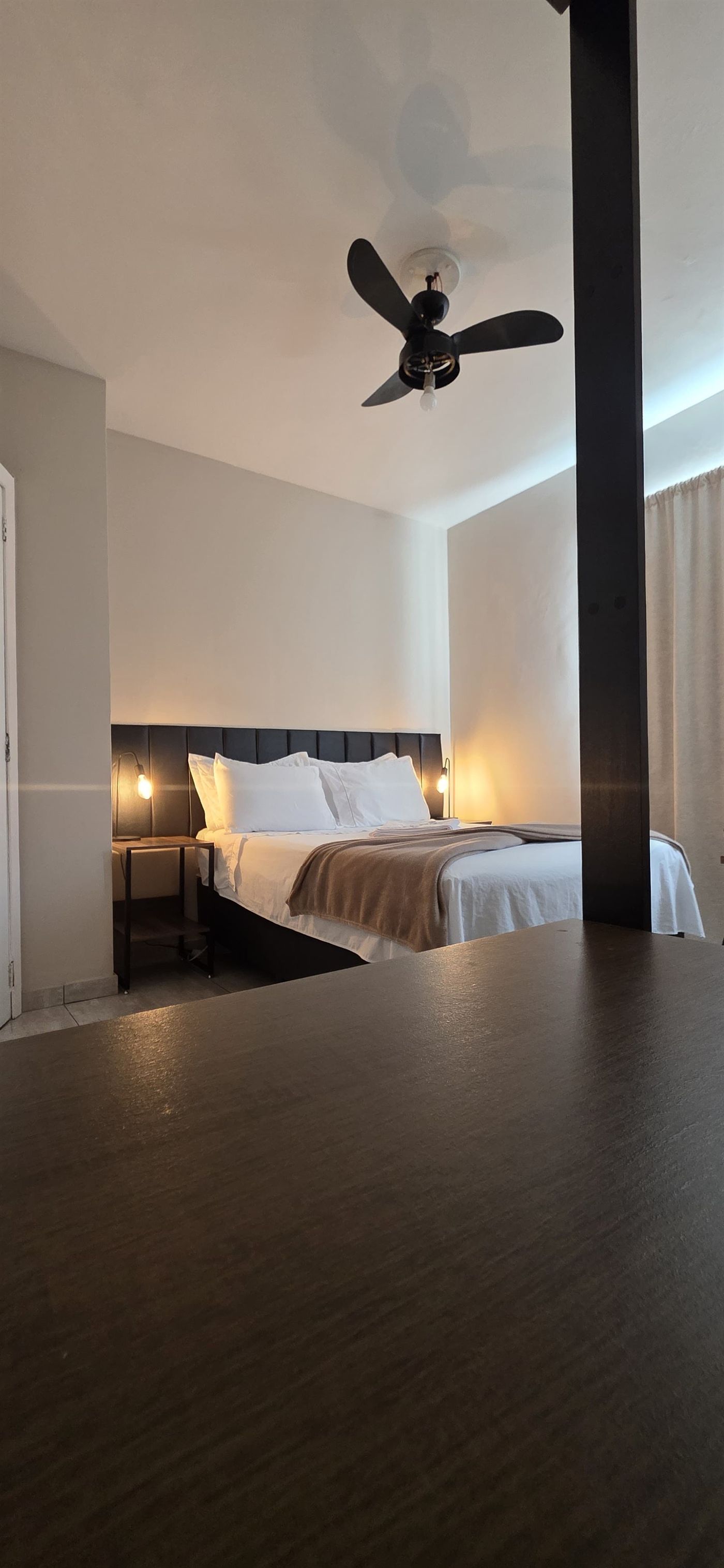 Ambiente completo do Quarto Standard em Macaé bem cuidado